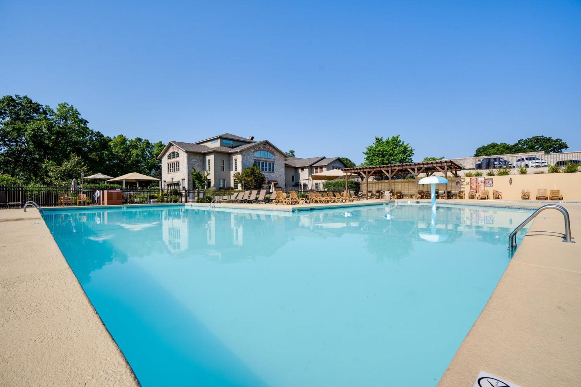 Elegant Lakeside Retreat In Branson Ngoại thất bức ảnh